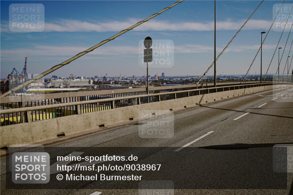 03.10.2025 - Köhlbrandbrückenlauf Michael Burmester http://msf.ph/oto/9038967 03.10.2025 12:05:28 Position 1 550 meine-sportfotos.de