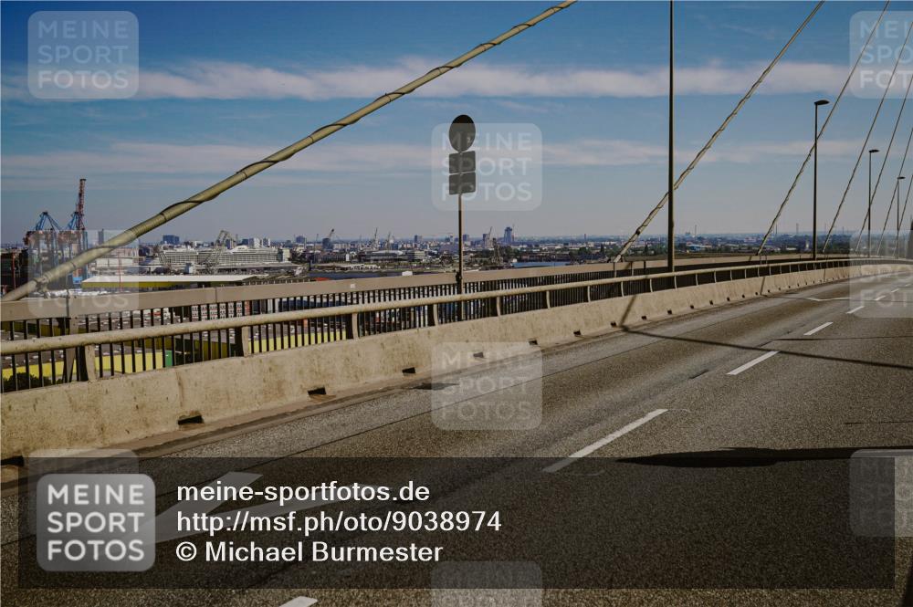03.10.2025 - Köhlbrandbrückenlauf Michael Burmester http://msf.ph/oto/9038974 03.10.2025 12:05:28 Position 1  meine-sportfotos.de