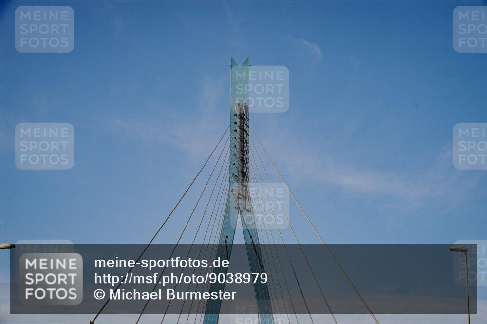 03.10.2025 - Köhlbrandbrückenlauf Michael Burmester http://msf.ph/oto/9038979 03.10.2025 12:10:50 Position 1  meine-sportfotos.de