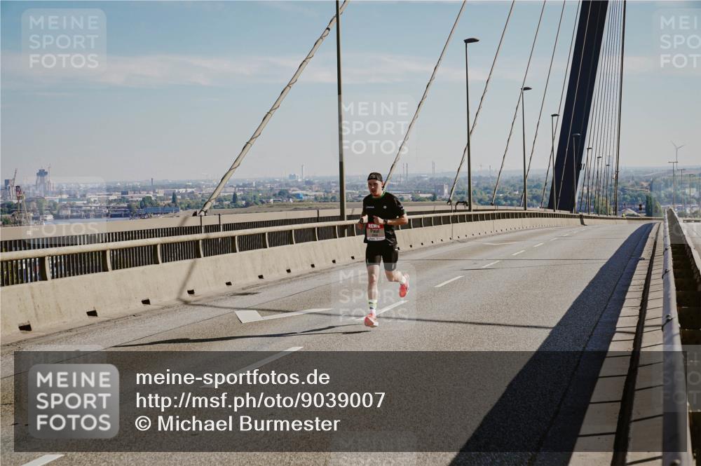 03.10.2025 - Köhlbrandbrückenlauf Michael Burmester http://msf.ph/oto/9039007 03.10.2025 12:15:36 Position 1  meine-sportfotos.de