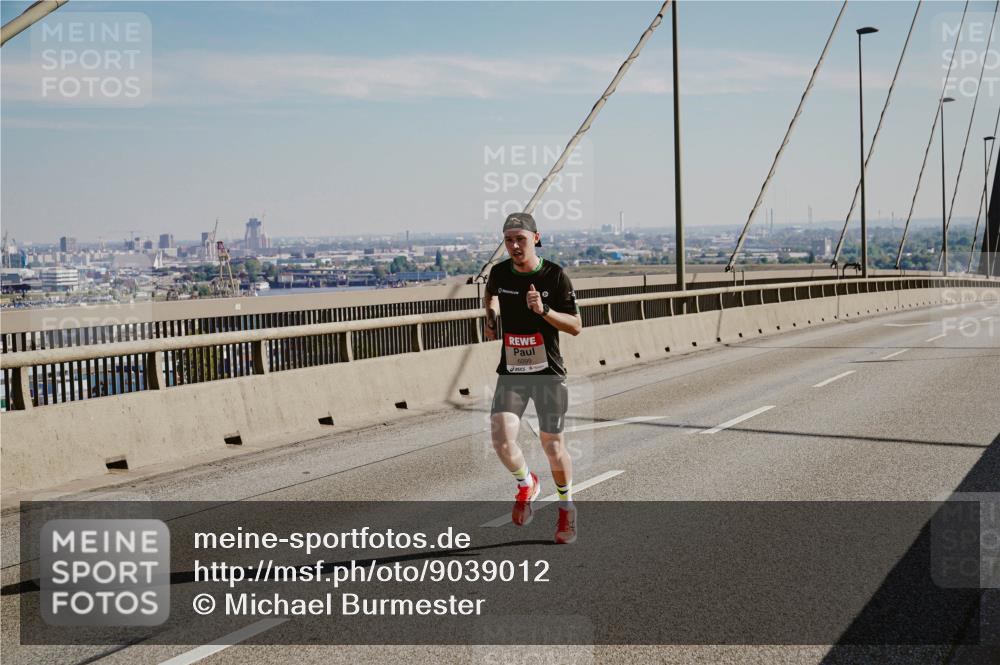 03.10.2025 - Köhlbrandbrückenlauf Michael Burmester http://msf.ph/oto/9039012 03.10.2025 12:15:37 Position 1 6099 meine-sportfotos.de