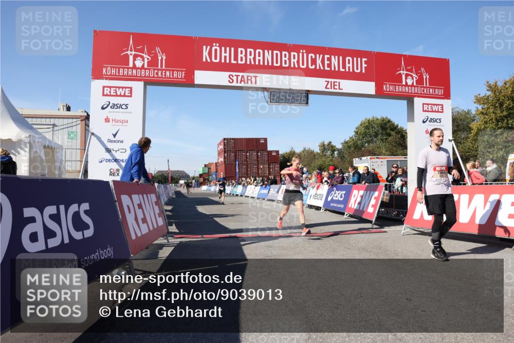 03.10.2025 - Köhlbrandbrückenlauf Lena Gebhardt http://msf.ph/oto/9039013 03.10.2025 12:54:37 Ziel 4060, 4106, 4209, 6683 meine-sportfotos.de