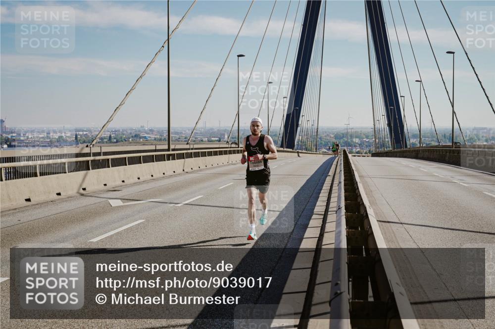 03.10.2025 - Köhlbrandbrückenlauf Michael Burmester http://msf.ph/oto/9039017 03.10.2025 12:16:31 Position 1  meine-sportfotos.de