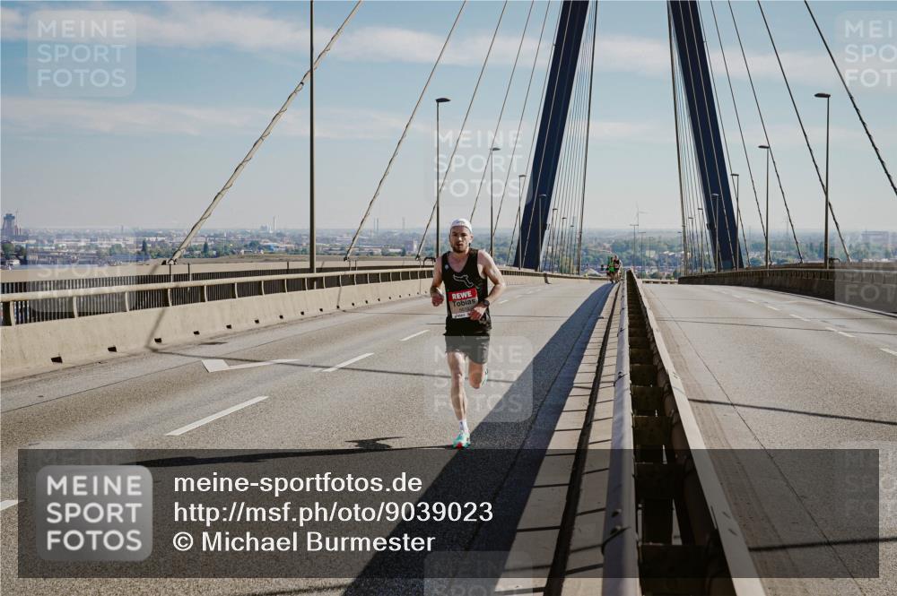 03.10.2025 - Köhlbrandbrückenlauf Michael Burmester http://msf.ph/oto/9039023 03.10.2025 12:16:31 Position 1 6610 meine-sportfotos.de