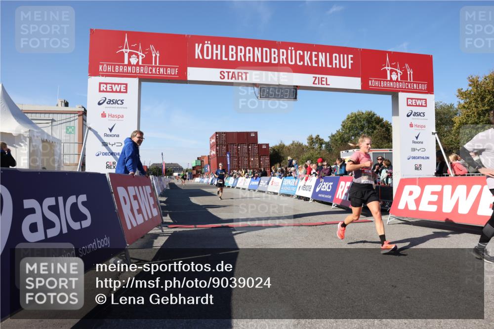 03.10.2025 - Köhlbrandbrückenlauf Lena Gebhardt http://msf.ph/oto/9039024 03.10.2025 12:54:37 Ziel 4060, 4106, 4209, 6683 meine-sportfotos.de