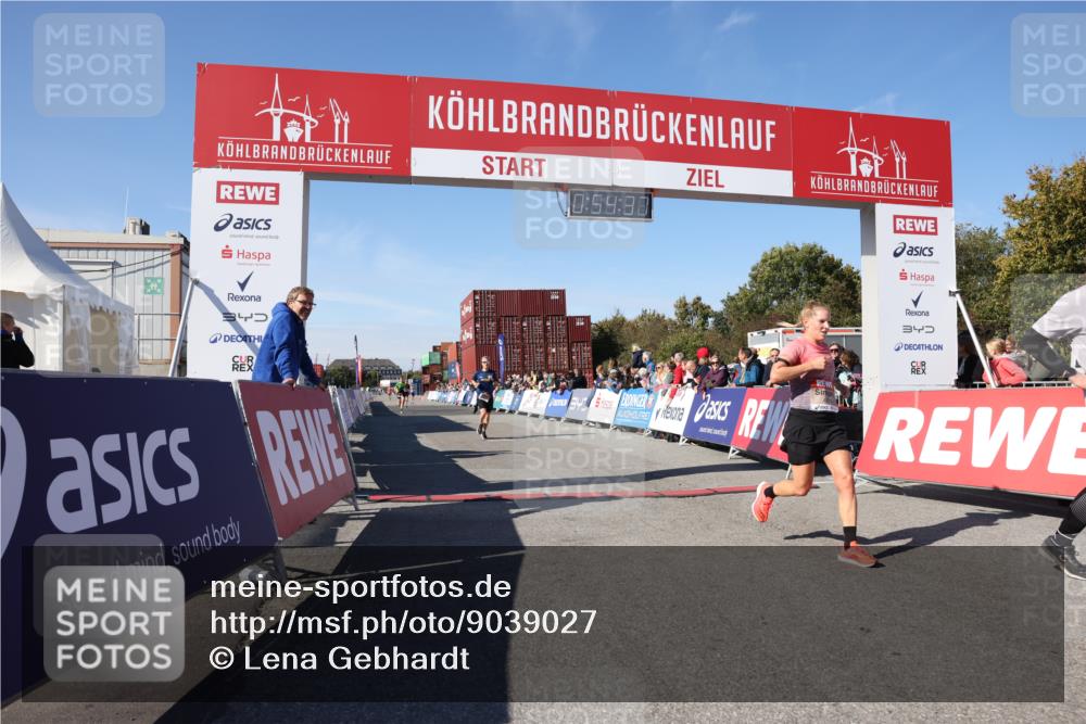 03.10.2025 - Köhlbrandbrückenlauf Lena Gebhardt http://msf.ph/oto/9039027 03.10.2025 12:54:37 Ziel 4060, 4106, 4209, 6683 meine-sportfotos.de