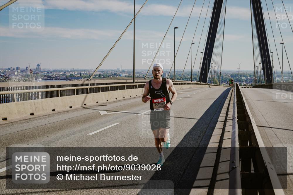 03.10.2025 - Köhlbrandbrückenlauf Michael Burmester http://msf.ph/oto/9039028 03.10.2025 12:16:32 Position 1 6610 meine-sportfotos.de