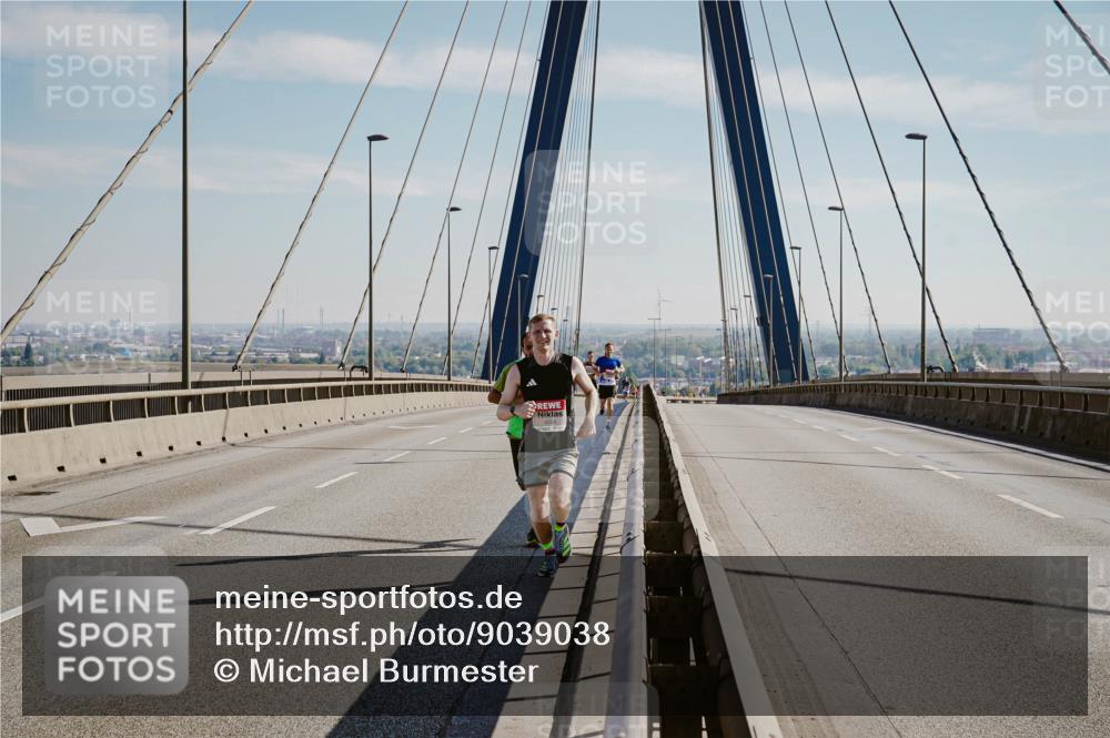 03.10.2025 - Köhlbrandbrückenlauf Michael Burmester http://msf.ph/oto/9039038 03.10.2025 12:16:49 Position 1  meine-sportfotos.de