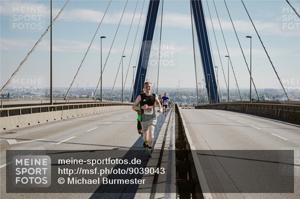 03.10.2025 - Köhlbrandbrückenlauf Michael Burmester http://msf.ph/oto/9039043 03.10.2025 12:16:49 Position 1 4004 meine-sportfotos.de