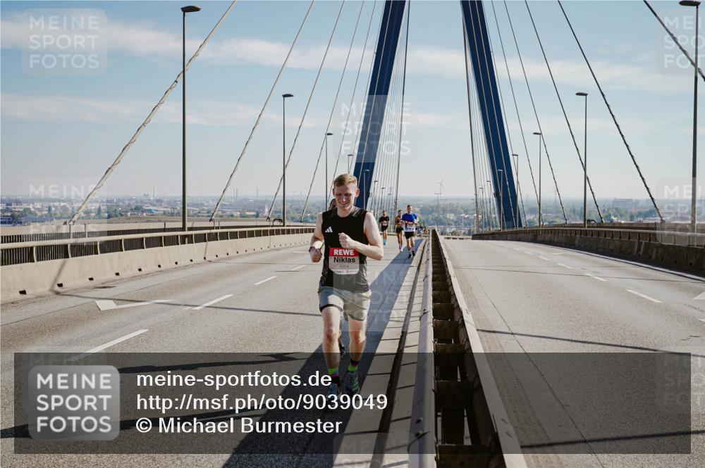 03.10.2025 - Köhlbrandbrückenlauf Michael Burmester http://msf.ph/oto/9039049 03.10.2025 12:16:50 Position 1 4004 meine-sportfotos.de