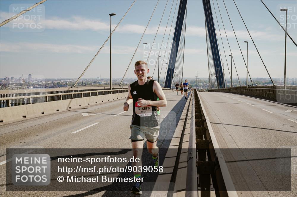 03.10.2025 - Köhlbrandbrückenlauf Michael Burmester http://msf.ph/oto/9039058 03.10.2025 12:16:51 Position 1 4004 meine-sportfotos.de