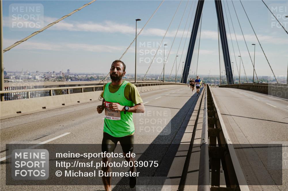 03.10.2025 - Köhlbrandbrückenlauf Michael Burmester http://msf.ph/oto/9039075 03.10.2025 12:16:52 Position 1 6235 meine-sportfotos.de