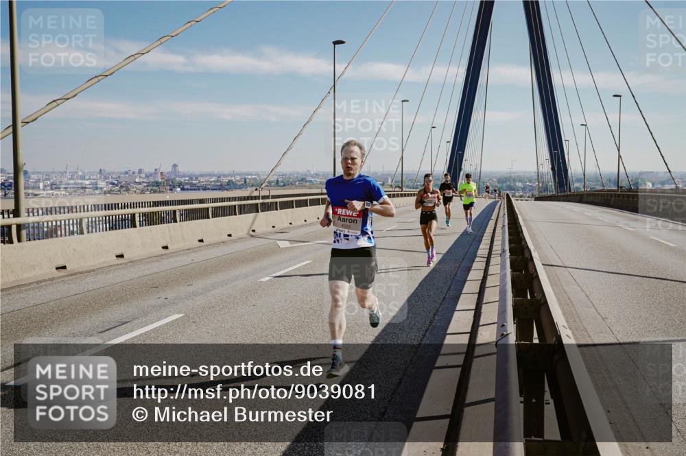 03.10.2025 - Köhlbrandbrückenlauf Michael Burmester http://msf.ph/oto/9039081 03.10.2025 12:16:57 Position 1 4033 meine-sportfotos.de