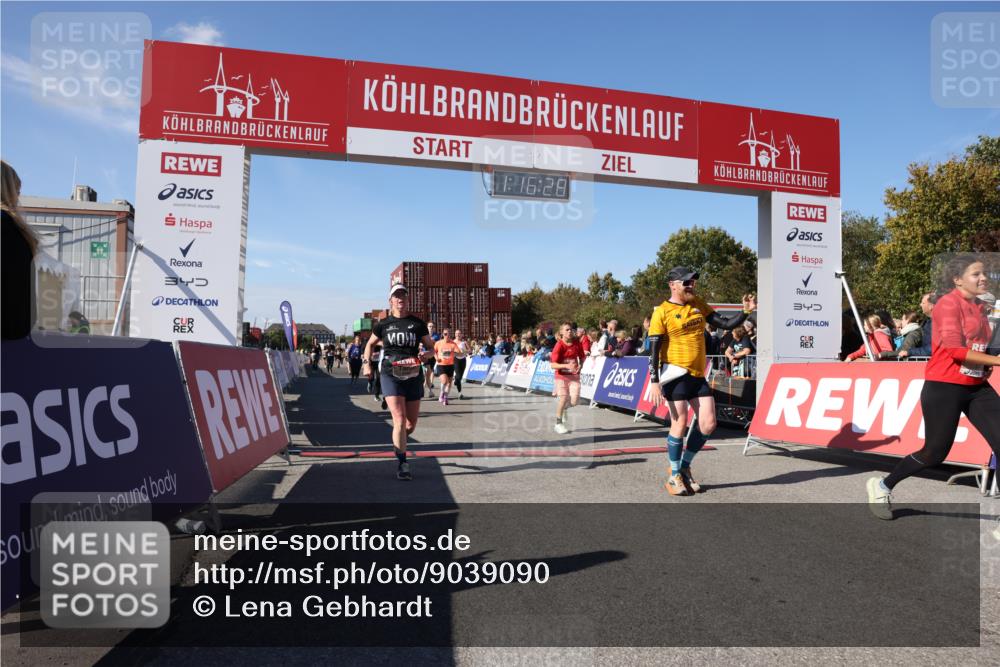 03.10.2025 - Köhlbrandbrückenlauf Lena Gebhardt http://msf.ph/oto/9039090 03.10.2025 13:16:28 Ziel 4144, 4146, 4314, 4317, 4347, 4408, 4414, 4563, 4586, 4928, 4952, 5032, 5498, 5570, 5694, 5815, 5836, 5983, 6208, 6353, 6377, 6761, 6771, 6812 meine-sportfotos.de