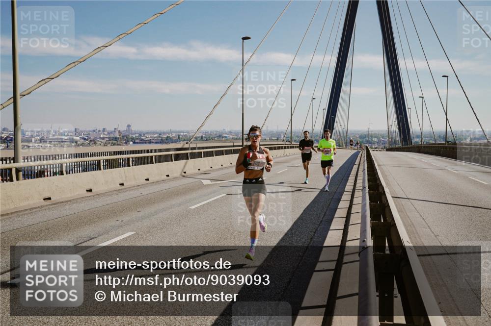 03.10.2025 - Köhlbrandbrückenlauf Michael Burmester http://msf.ph/oto/9039093 03.10.2025 12:16:58 Position 1 6740 meine-sportfotos.de