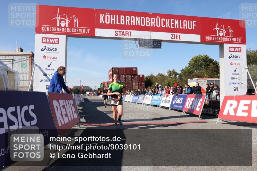 03.10.2025 - Köhlbrandbrückenlauf Lena Gebhardt http://msf.ph/oto/9039101 03.10.2025 12:54:45 Ziel 4079, 4106, 4209, 6151, 6621, 6683 meine-sportfotos.de