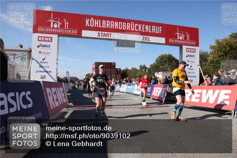03.10.2025 - Köhlbrandbrückenlauf Lena Gebhardt http://msf.ph/oto/9039102 03.10.2025 13:16:29 Ziel 4144, 4146, 4314, 4317, 4347, 4408, 4414, 4563, 4586, 4928, 4952, 5032, 5104, 5498, 5570, 5694, 5815, 5836, 5983, 6208, 6353, 6377, 6761, 6771, 6812 meine-sportfotos.de