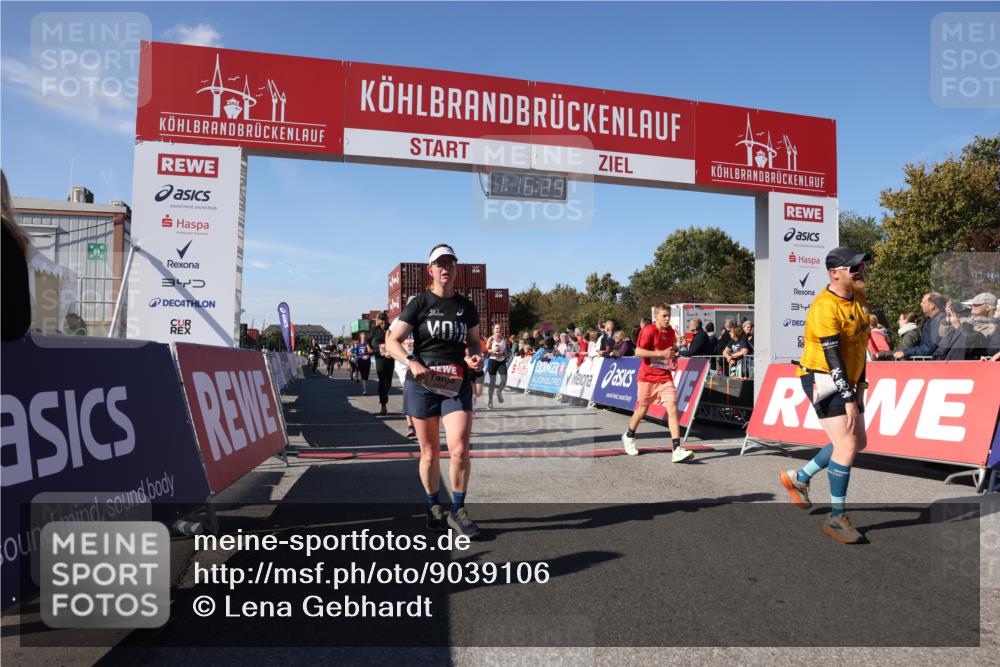03.10.2025 - Köhlbrandbrückenlauf Lena Gebhardt http://msf.ph/oto/9039106 03.10.2025 13:16:29 Ziel 4144, 4146, 4314, 4317, 4347, 4408, 4414, 4563, 4586, 4928, 4952, 5032, 5104, 5498, 5570, 5694, 5815, 5836, 5983, 6208, 6353, 6377, 6761, 6771, 6812 meine-sportfotos.de