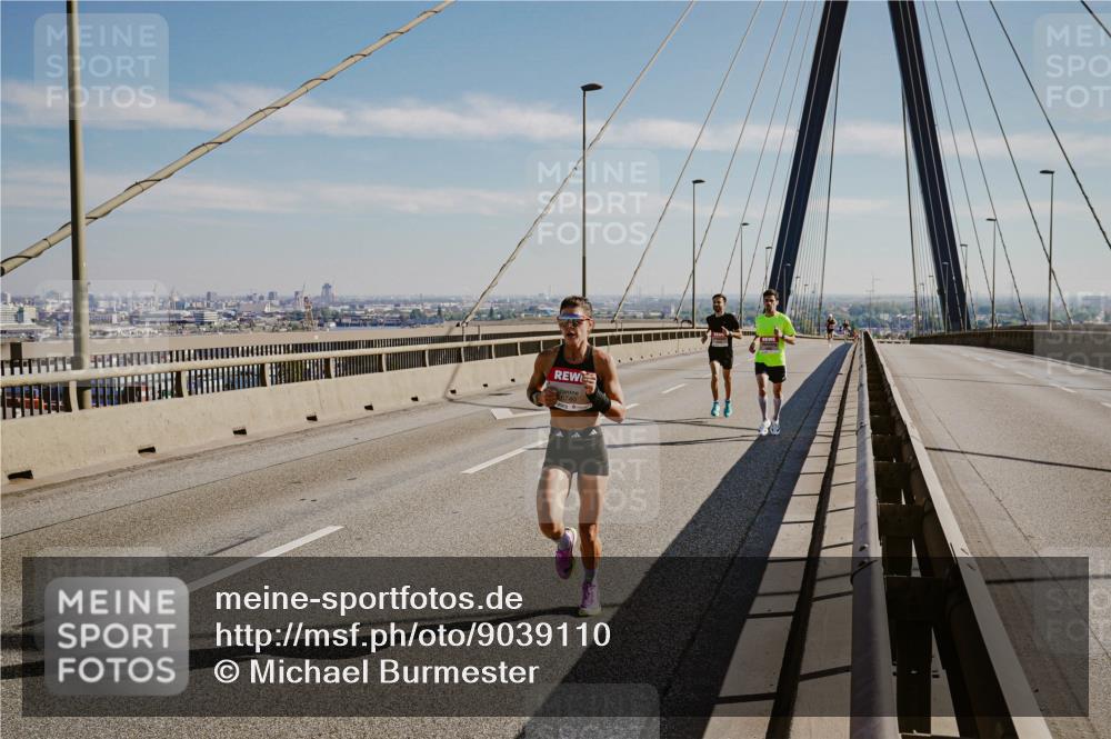 03.10.2025 - Köhlbrandbrückenlauf Michael Burmester http://msf.ph/oto/9039110 03.10.2025 12:16:59 Position 1 6740 meine-sportfotos.de
