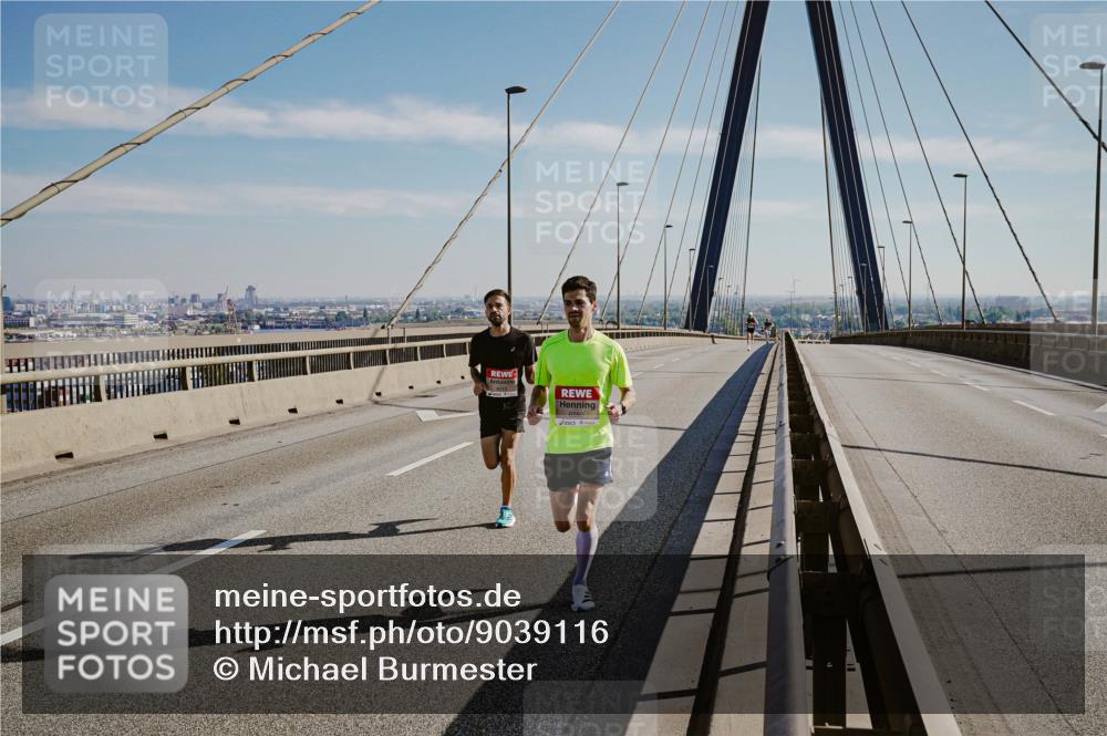 03.10.2025 - Köhlbrandbrückenlauf Michael Burmester http://msf.ph/oto/9039116 03.10.2025 12:17:01 Position 1 6280, 4010 meine-sportfotos.de