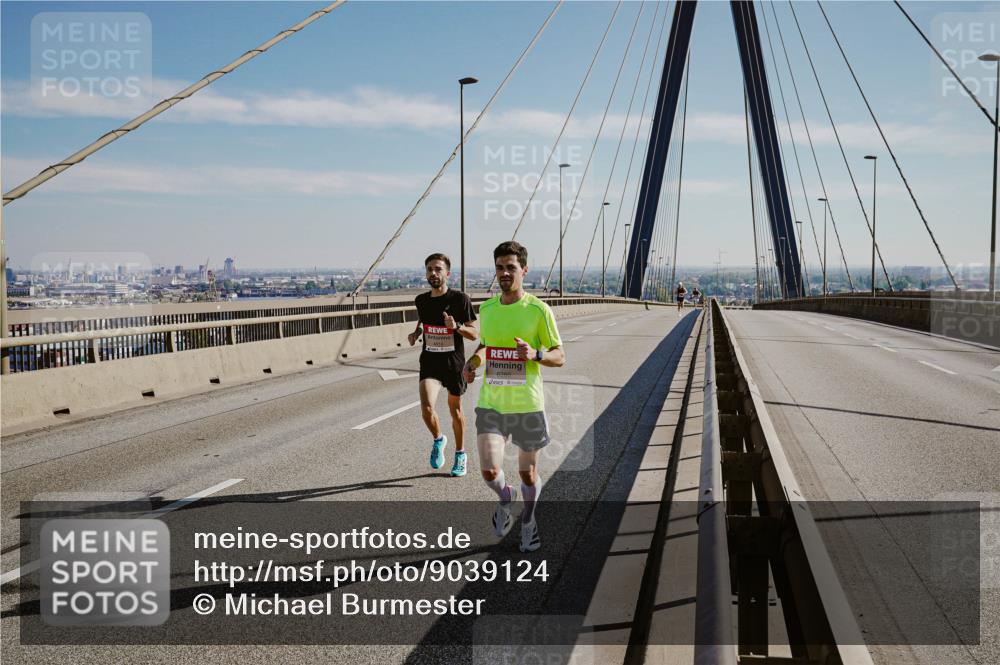 03.10.2025 - Köhlbrandbrückenlauf Michael Burmester http://msf.ph/oto/9039124 03.10.2025 12:17:01 Position 1 6280, 4010 meine-sportfotos.de