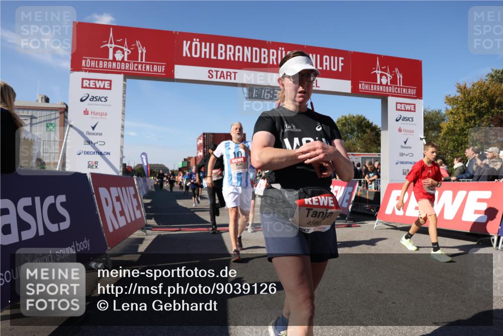 03.10.2025 - Köhlbrandbrückenlauf Lena Gebhardt http://msf.ph/oto/9039126 03.10.2025 13:16:31 Ziel 4036, 4144, 4146, 4314, 4317, 4408, 4414, 4586, 4952, 5104, 5498, 5570, 5630, 5694, 5815, 5983, 6208, 6353, 6377, 6761, 6771, 6812 meine-sportfotos.de