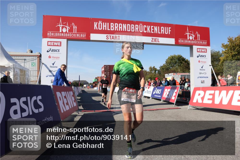 03.10.2025 - Köhlbrandbrückenlauf Lena Gebhardt http://msf.ph/oto/9039141 03.10.2025 12:54:47 Ziel 4079, 6151, 6621, 6683 meine-sportfotos.de