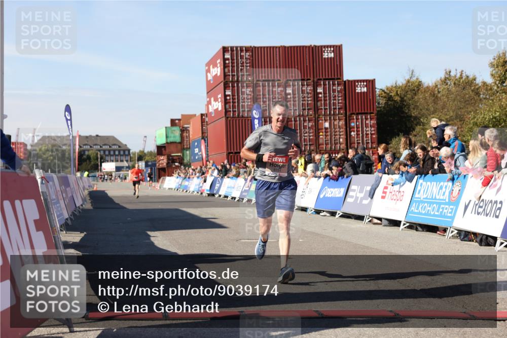 03.10.2025 - Köhlbrandbrückenlauf Lena Gebhardt http://msf.ph/oto/9039174 03.10.2025 12:54:51 Ziel 4079, 6151, 6621 meine-sportfotos.de