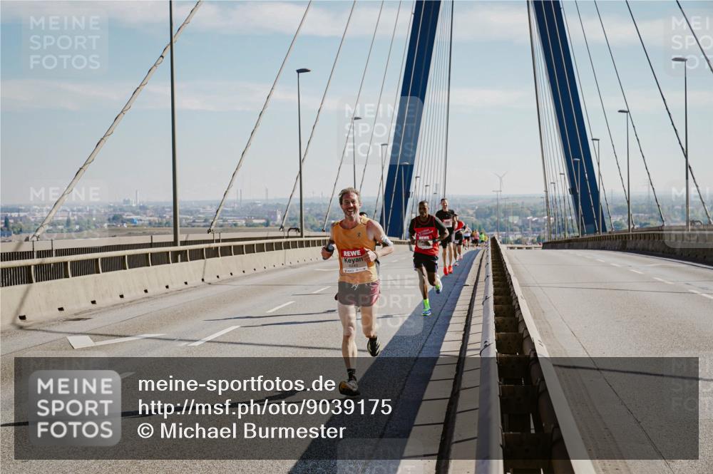 03.10.2025 - Köhlbrandbrückenlauf Michael Burmester http://msf.ph/oto/9039175 03.10.2025 12:17:38 Position 1  meine-sportfotos.de