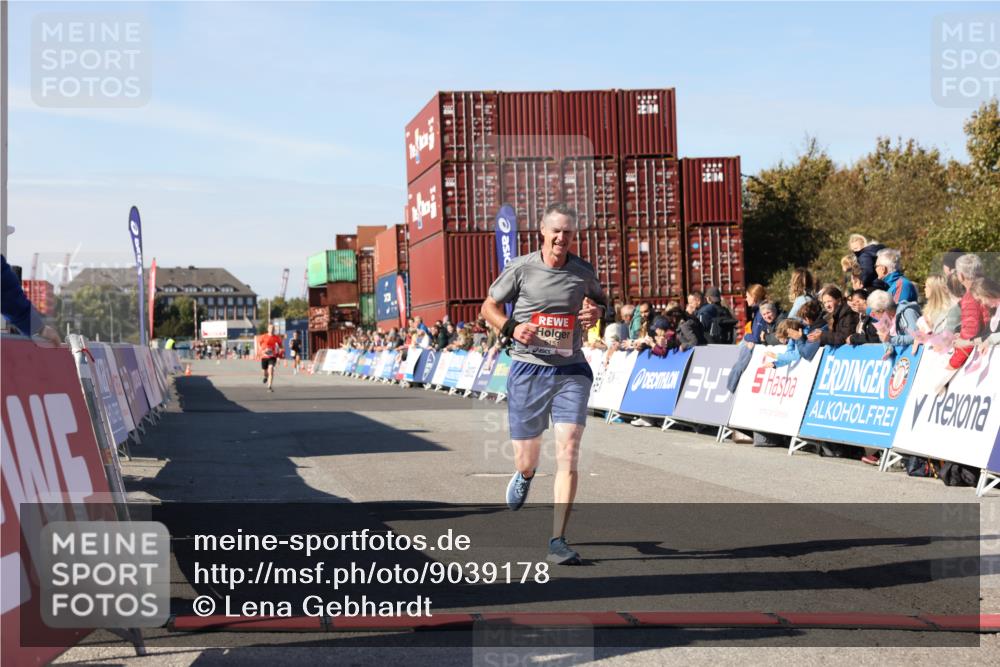 03.10.2025 - Köhlbrandbrückenlauf Lena Gebhardt http://msf.ph/oto/9039178 03.10.2025 12:54:51 Ziel 4079, 6151, 6621 meine-sportfotos.de