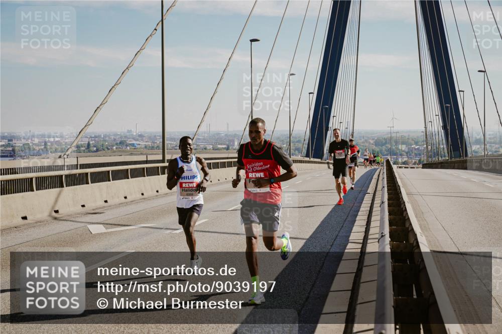 03.10.2025 - Köhlbrandbrückenlauf Michael Burmester http://msf.ph/oto/9039197 03.10.2025 12:17:40 Position 1 6359 meine-sportfotos.de