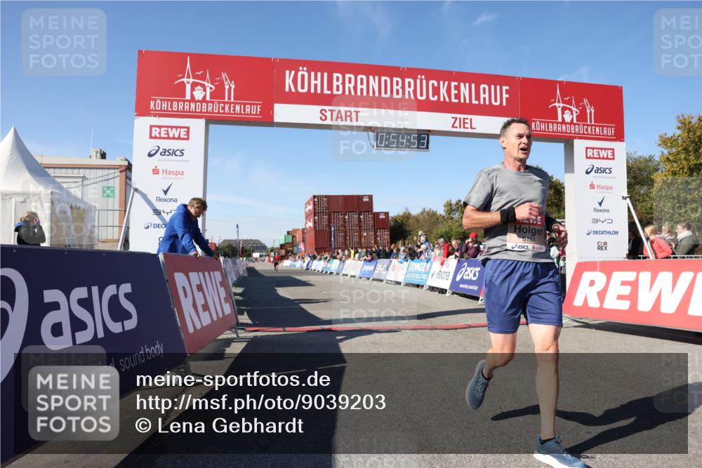 03.10.2025 - Köhlbrandbrückenlauf Lena Gebhardt http://msf.ph/oto/9039203 03.10.2025 12:54:53 Ziel 4079, 6151, 6621 meine-sportfotos.de