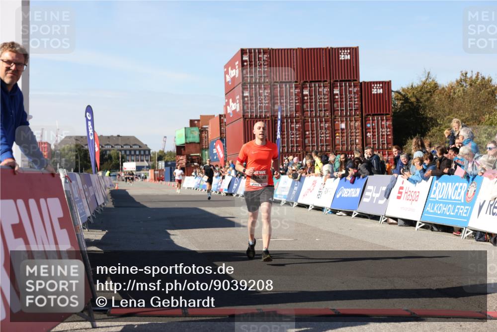 03.10.2025 - Köhlbrandbrückenlauf Lena Gebhardt http://msf.ph/oto/9039208 03.10.2025 12:55:00 Ziel 5765, 6151 meine-sportfotos.de