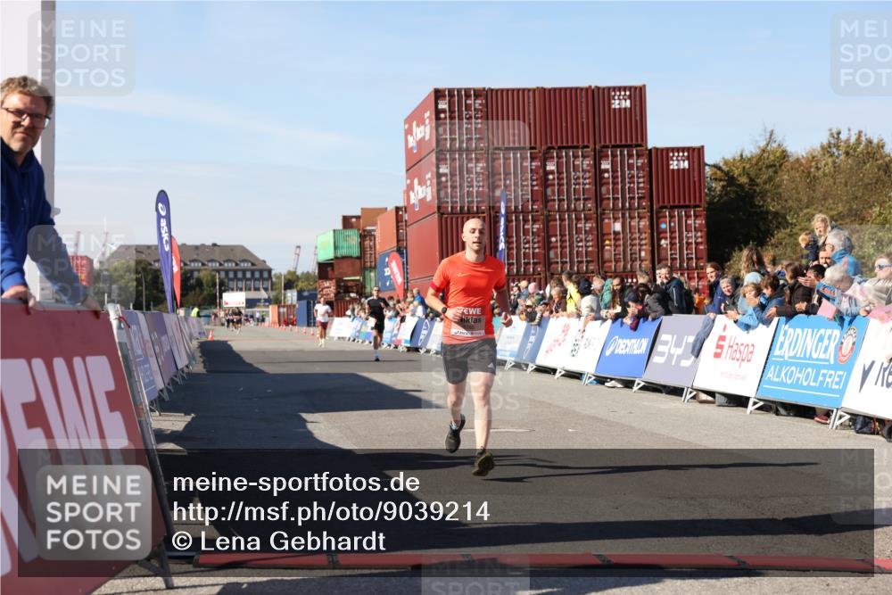 03.10.2025 - Köhlbrandbrückenlauf Lena Gebhardt http://msf.ph/oto/9039214 03.10.2025 12:55:00 Ziel 5765, 6151 meine-sportfotos.de