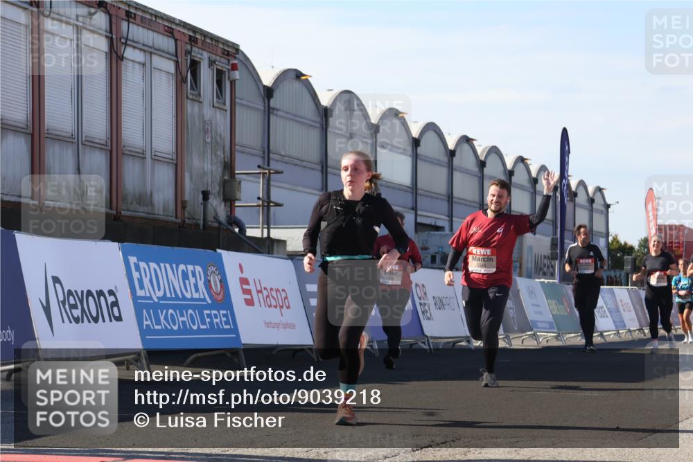 03.10.2025 - Köhlbrandbrückenlauf Luisa Fischer http://msf.ph/oto/9039218 03.10.2025 13:29:21 Ziel 4960, 5340, 5342, 5344, 5366, 5514, 5885, 5954, 6063, 6118, 6309 meine-sportfotos.de