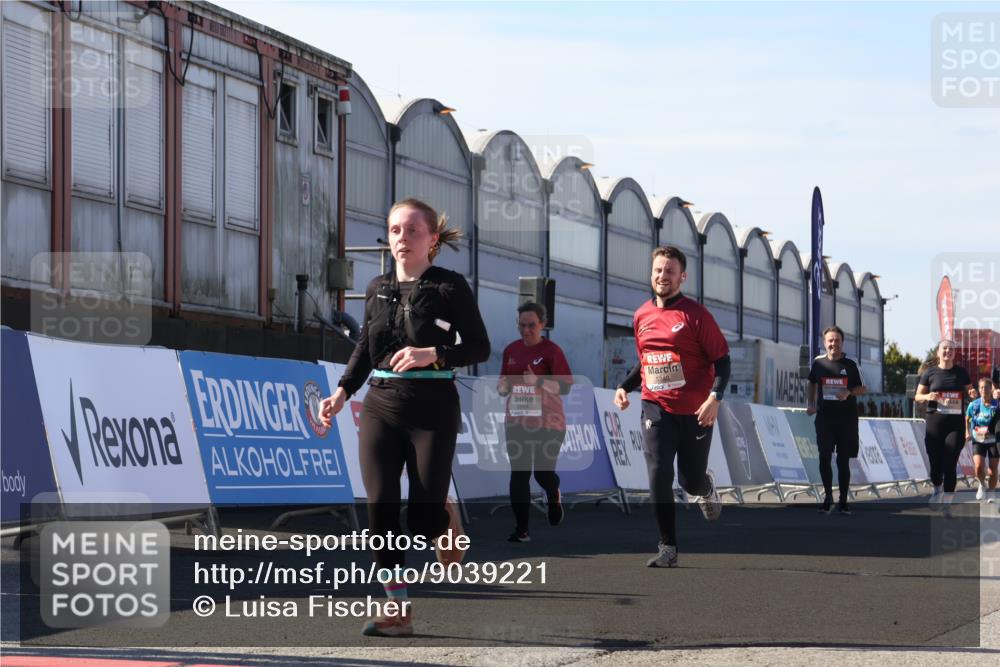 03.10.2025 - Köhlbrandbrückenlauf Luisa Fischer http://msf.ph/oto/9039221 03.10.2025 13:29:22 Ziel 4960, 5340, 5342, 5344, 5366, 5514, 5885, 5954, 6063, 6118, 6309 meine-sportfotos.de