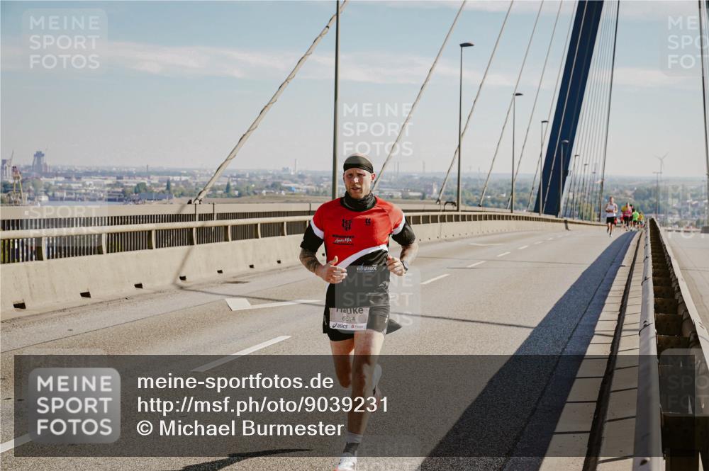 03.10.2025 - Köhlbrandbrückenlauf Michael Burmester http://msf.ph/oto/9039231 03.10.2025 12:17:47 Position 1 6514 meine-sportfotos.de