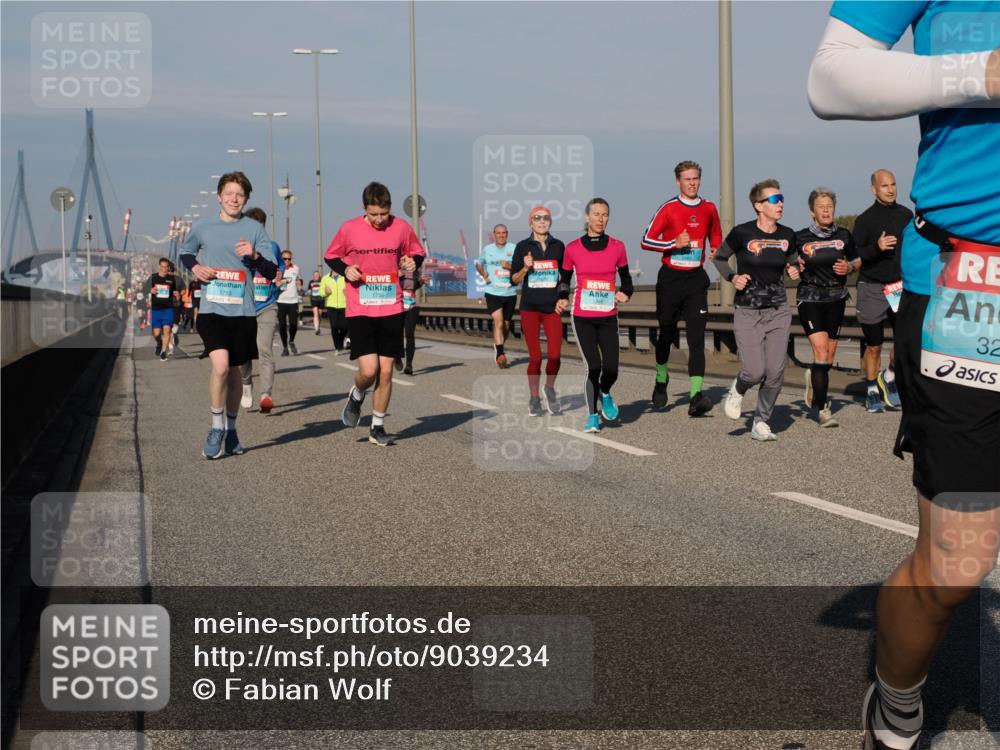 03.10.2025 - Köhlbrandbrückenlauf Fabian Wolf http://msf.ph/oto/9039234 03.10.2025 09:53:30 Position 3 1753, 670, 1358, 32 meine-sportfotos.de
