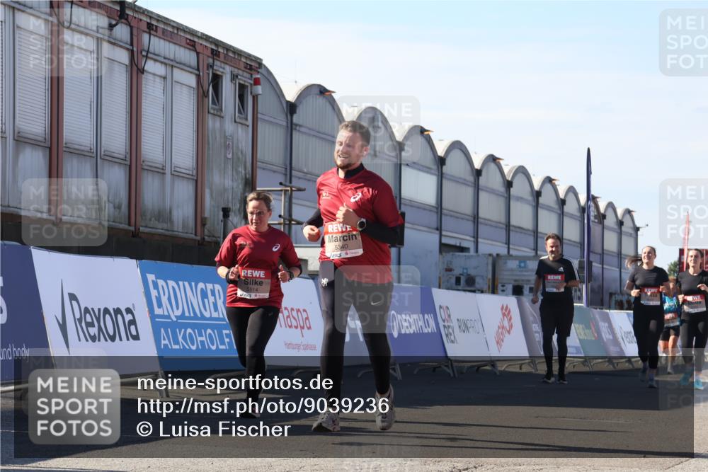 03.10.2025 - Köhlbrandbrückenlauf Luisa Fischer http://msf.ph/oto/9039236 03.10.2025 13:29:23 Ziel 4960, 5340, 5342, 5344, 5366, 5514, 5601, 5885, 5954, 6063, 6118, 6156, 6309 meine-sportfotos.de