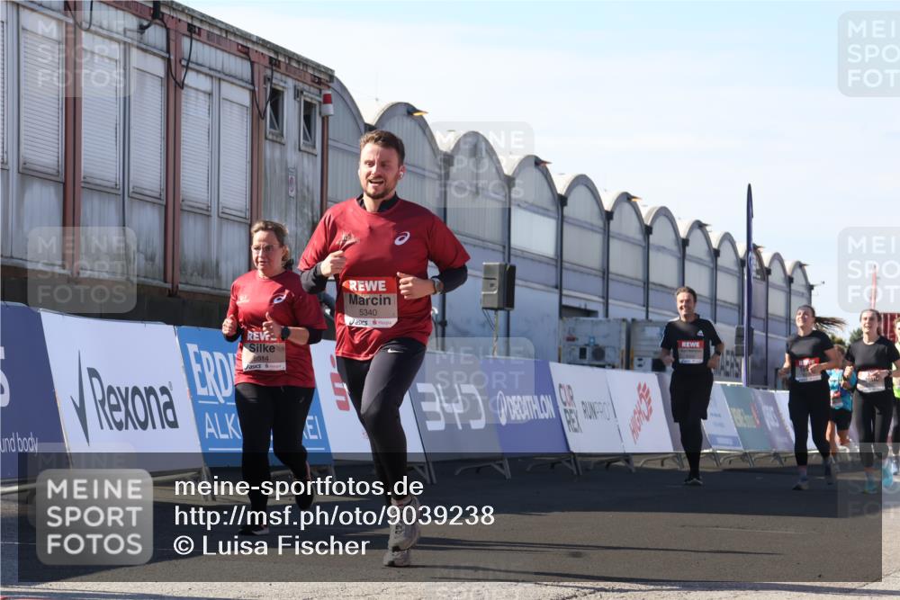 03.10.2025 - Köhlbrandbrückenlauf Luisa Fischer http://msf.ph/oto/9039238 03.10.2025 13:29:23 Ziel 4960, 5340, 5342, 5344, 5366, 5514, 5601, 5885, 5954, 6063, 6118, 6156, 6309 meine-sportfotos.de