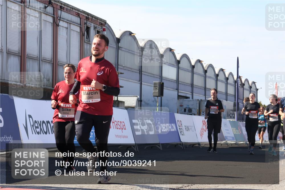 03.10.2025 - Köhlbrandbrückenlauf Luisa Fischer http://msf.ph/oto/9039241 03.10.2025 13:29:24 Ziel 4960, 5340, 5342, 5344, 5366, 5514, 5601, 5885, 5954, 6063, 6118, 6156, 6309, 6351 meine-sportfotos.de