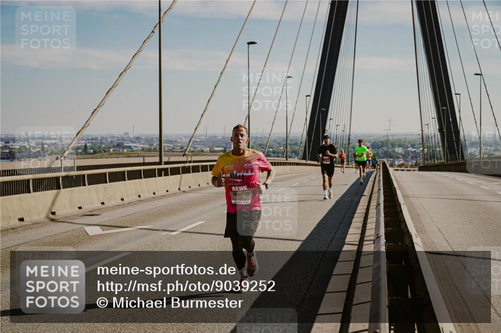 03.10.2025 - Köhlbrandbrückenlauf Michael Burmester http://msf.ph/oto/9039252 03.10.2025 12:18:07 Position 1  meine-sportfotos.de