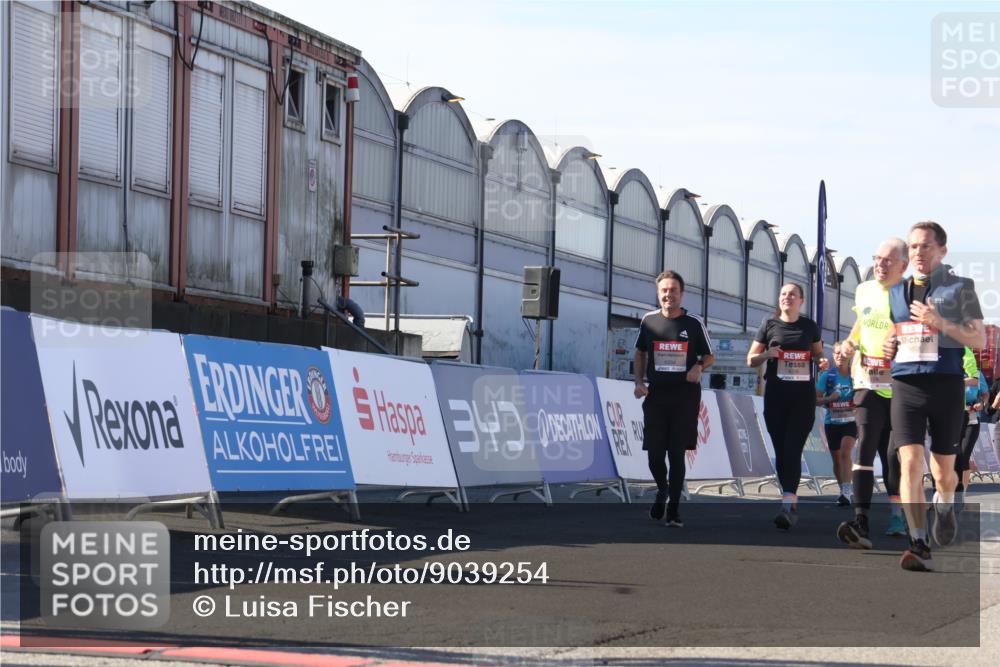 03.10.2025 - Köhlbrandbrückenlauf Luisa Fischer http://msf.ph/oto/9039254 03.10.2025 13:29:25 Ziel 4960, 5340, 5342, 5344, 5366, 5470, 5514, 5601, 5954, 6063, 6118, 6156, 6309, 6334, 6335, 6336, 6351 meine-sportfotos.de