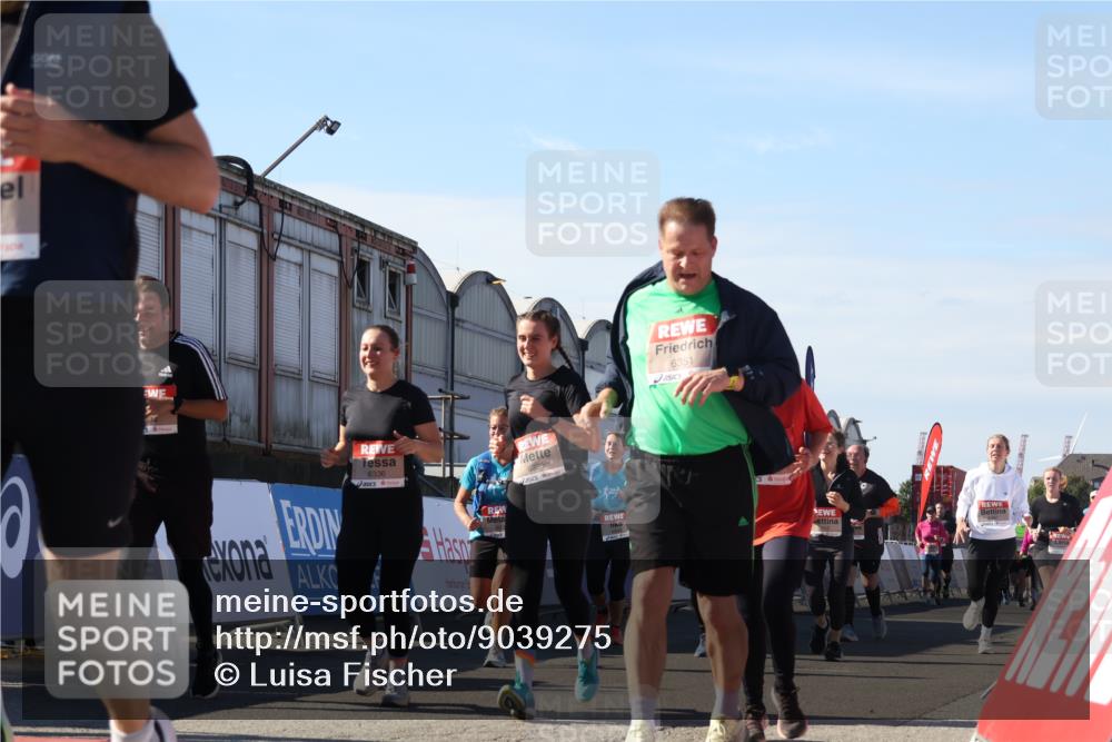 03.10.2025 - Köhlbrandbrückenlauf Luisa Fischer http://msf.ph/oto/9039275 03.10.2025 13:29:29 Ziel 5340, 5366, 5470, 5514, 5601, 6156, 6334, 6335, 6336, 6351, 6387, 6539, 6543, 6554, 6555 meine-sportfotos.de