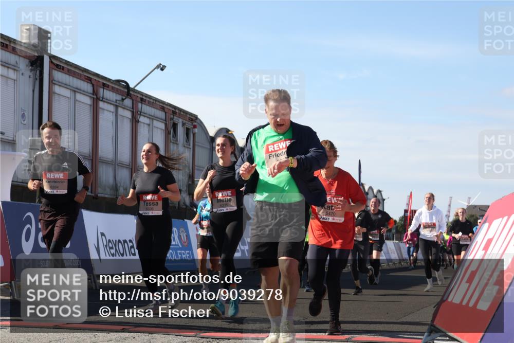 03.10.2025 - Köhlbrandbrückenlauf Luisa Fischer http://msf.ph/oto/9039278 03.10.2025 13:29:30 Ziel 5340, 5366, 5470, 5482, 5514, 5601, 6156, 6334, 6335, 6336, 6351, 6387, 6439, 6539, 6543, 6554, 6555 meine-sportfotos.de