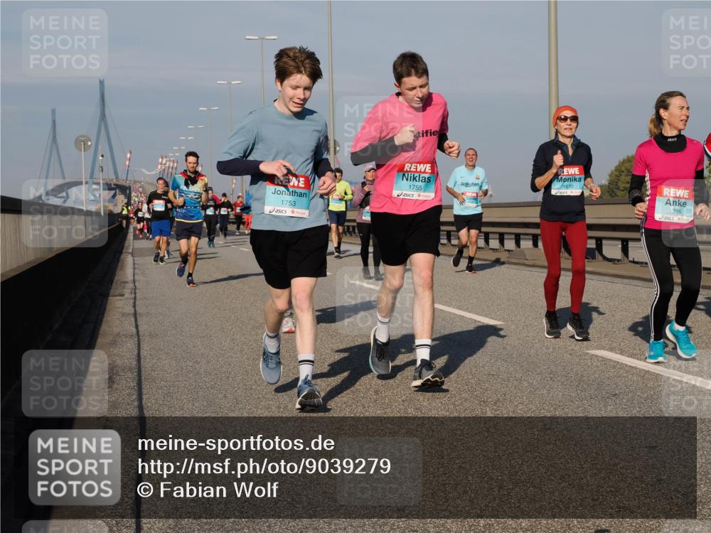 03.10.2025 - Köhlbrandbrückenlauf Fabian Wolf http://msf.ph/oto/9039279 03.10.2025 09:53:32 Position 3 1753, 1755, 1670, 1355 meine-sportfotos.de