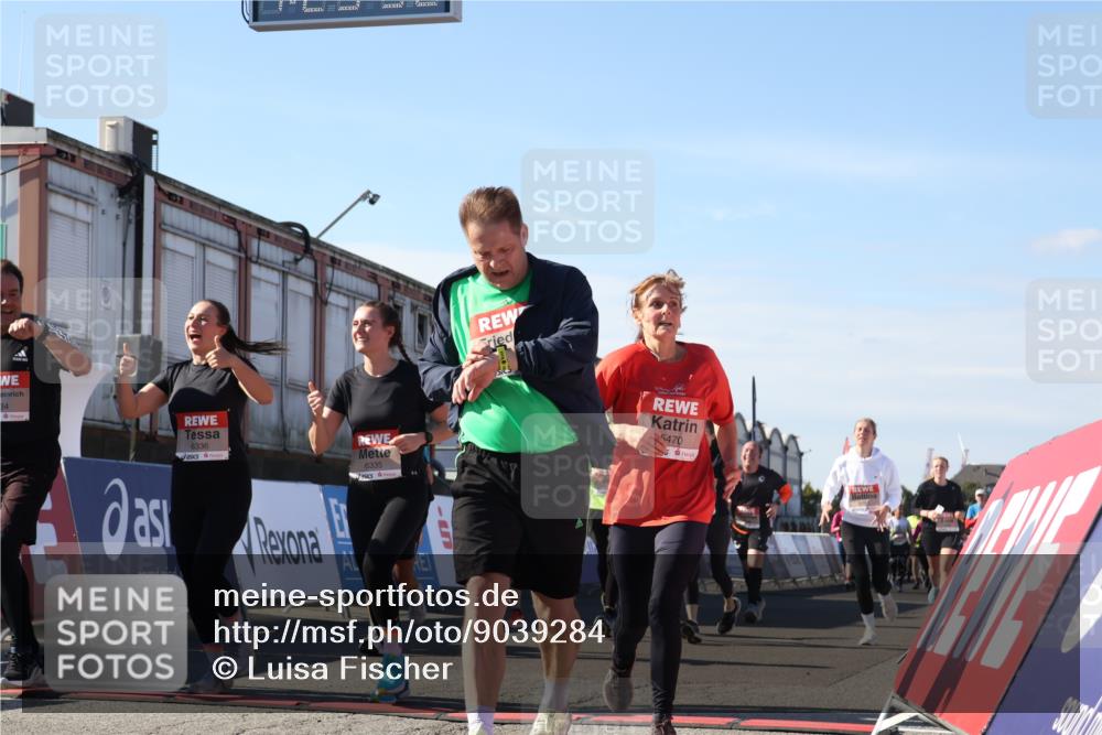 03.10.2025 - Köhlbrandbrückenlauf Luisa Fischer http://msf.ph/oto/9039284 03.10.2025 13:29:30 Ziel 5340, 5366, 5470, 5482, 5514, 5601, 6156, 6334, 6335, 6336, 6351, 6387, 6439, 6539, 6543, 6554, 6555 meine-sportfotos.de