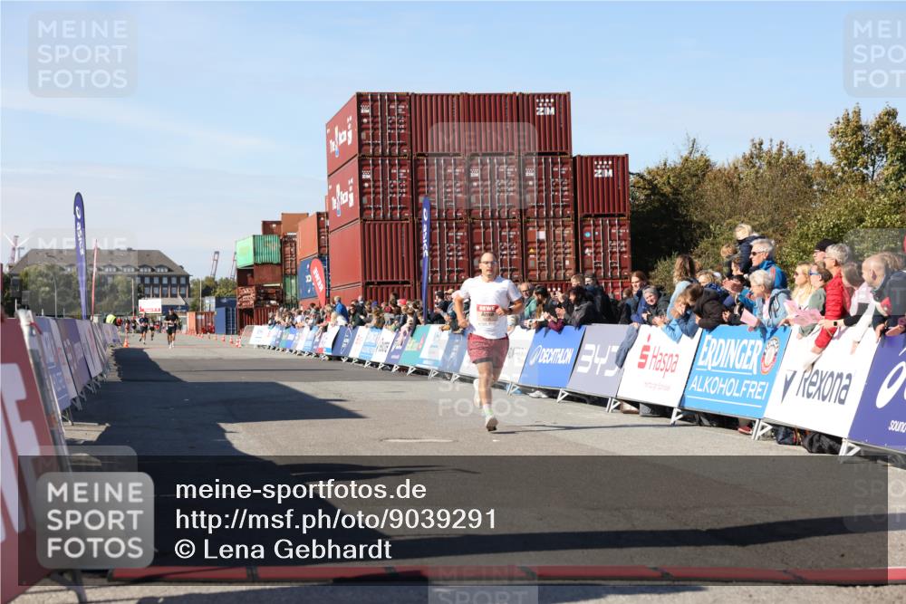 03.10.2025 - Köhlbrandbrückenlauf Lena Gebhardt http://msf.ph/oto/9039291 03.10.2025 12:55:11 Ziel 5765, 6130, 6410 meine-sportfotos.de