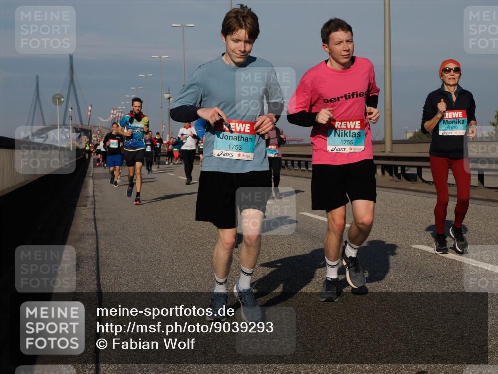 03.10.2025 - Köhlbrandbrückenlauf Fabian Wolf http://msf.ph/oto/9039293 03.10.2025 09:53:33 Position 3 1753, 1755, 1670 meine-sportfotos.de
