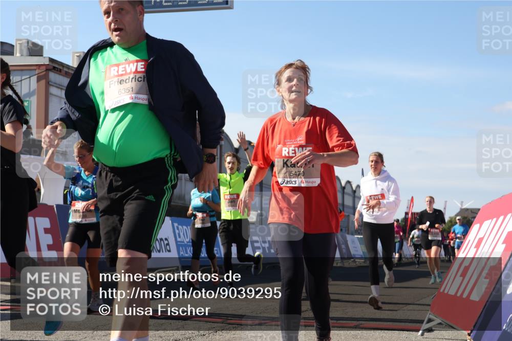03.10.2025 - Köhlbrandbrückenlauf Luisa Fischer http://msf.ph/oto/9039295 03.10.2025 13:29:32 Ziel 5340, 5366, 5470, 5482, 5514, 5601, 6156, 6334, 6335, 6336, 6351, 6387, 6439, 6539, 6543, 6554, 6555 meine-sportfotos.de